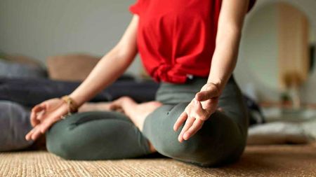 3ceb72d8d5074e3ddf6e154155adcf58 Despertar el Cuerpo Rotando con Manu Yoga de Vida - HitLive