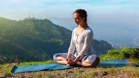 831f6836e70503bc777f6fe91843d112 La Postura Final con Manu Yoga de Vida - HitLive