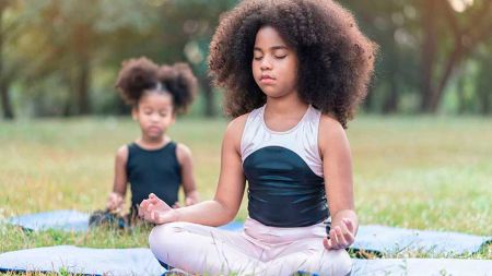 b7005fb8bd3af68714a87b8c32212ec4 Despertar el Cuerpo Contrayendo con Manu Yoga de Vida - HitLive