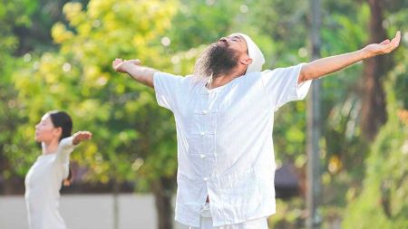 f3b3fb76068fe69f04437e3b52b1343c Ejercicios para Despertar el Cuerpo Doblando con Manu Yoga de Vida - HitLive